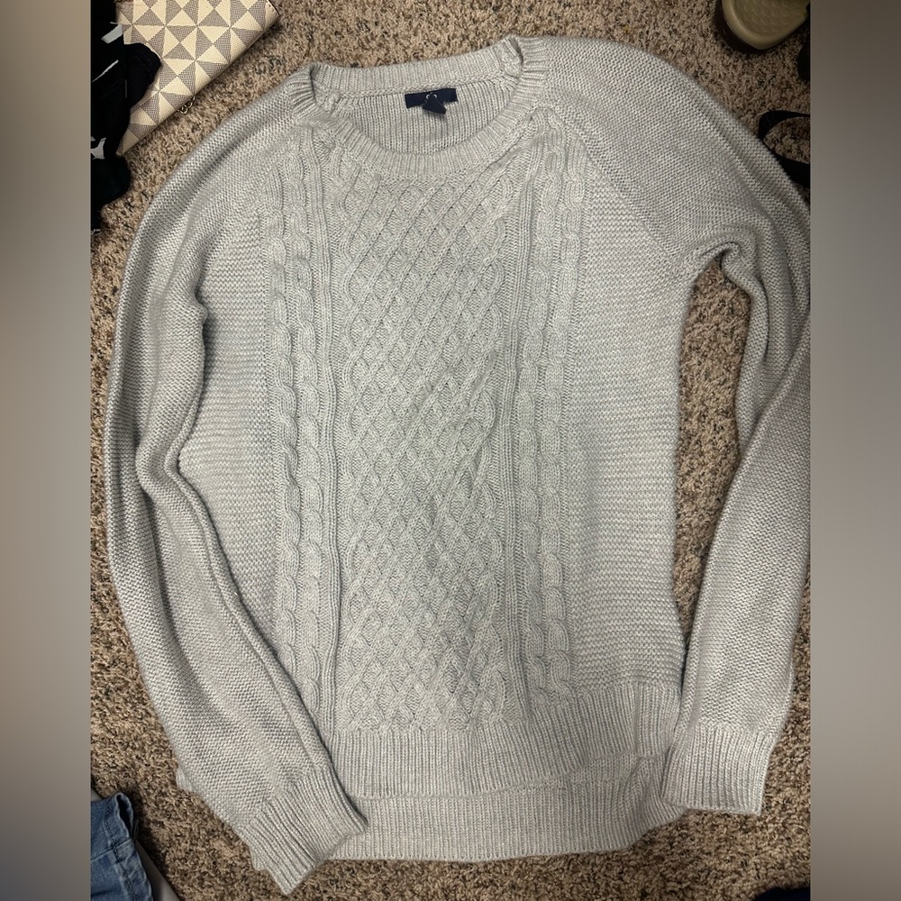 Gap sweater